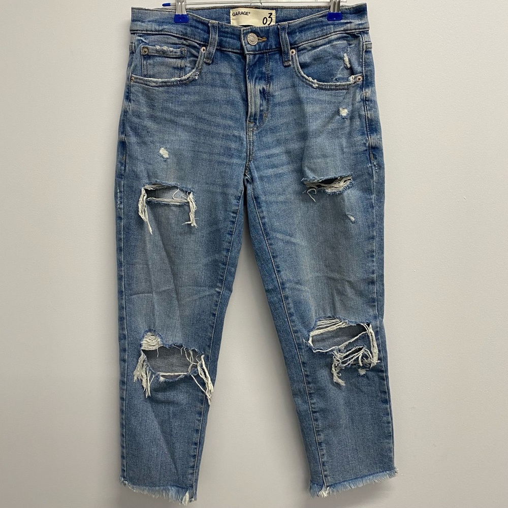 DISTRESSED ANKLE JEANS
